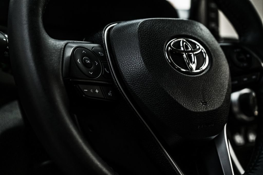 Used 2021 Toyota RAV4 XLE w/ XLE Grade Weather Package AWD/4WD image 25