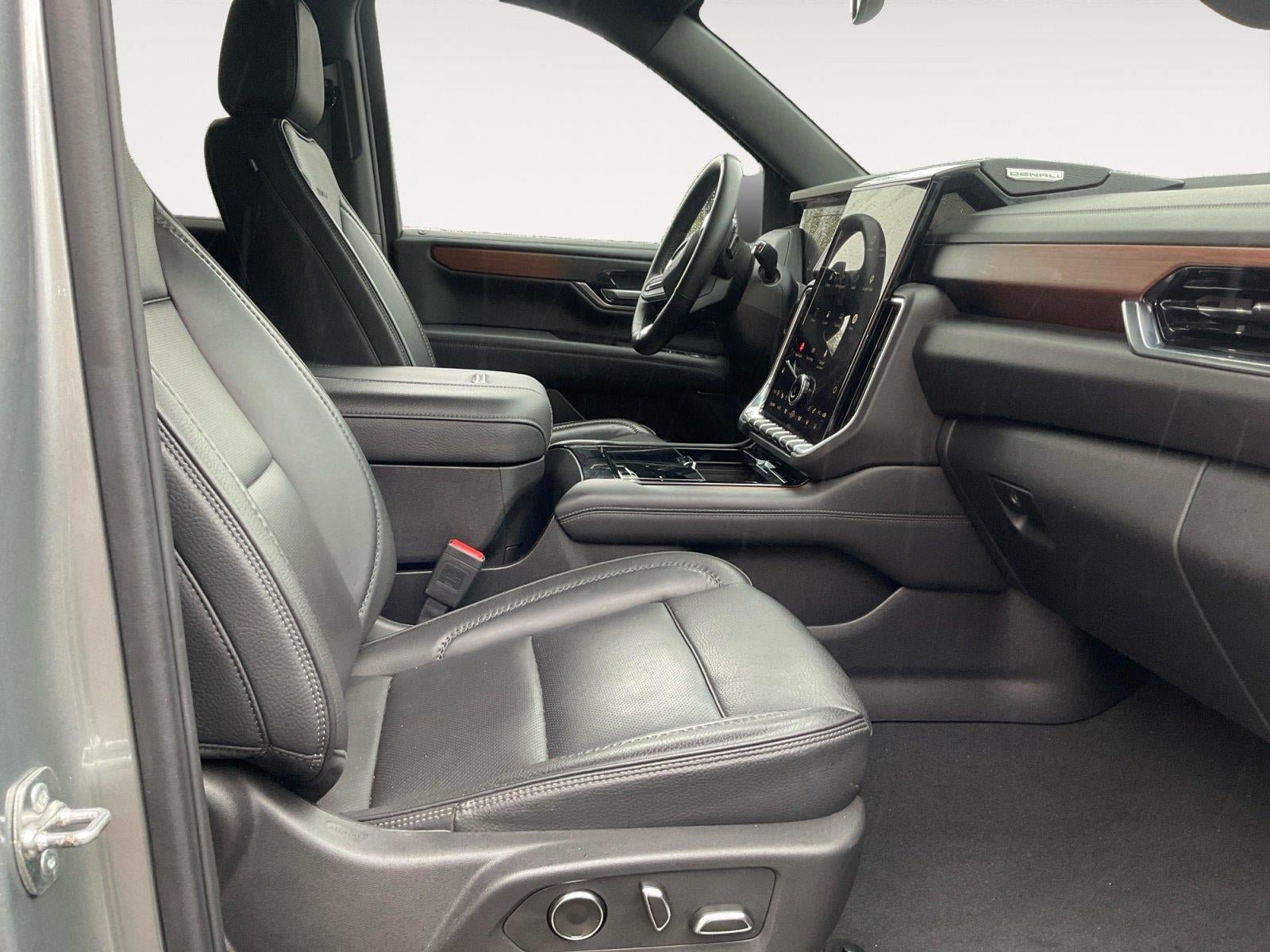 Certified 2025 GMC Yukon XL Denali AWD/4WD image 15