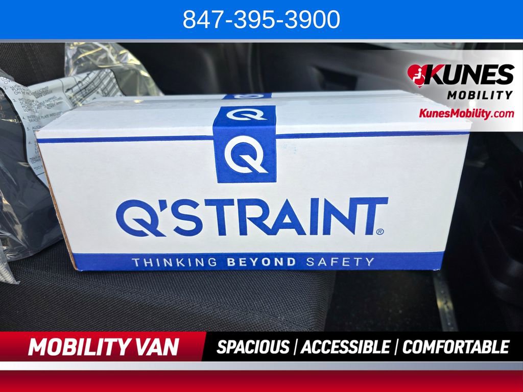 Used 2026 Toyota Sienna LE FWD image 25