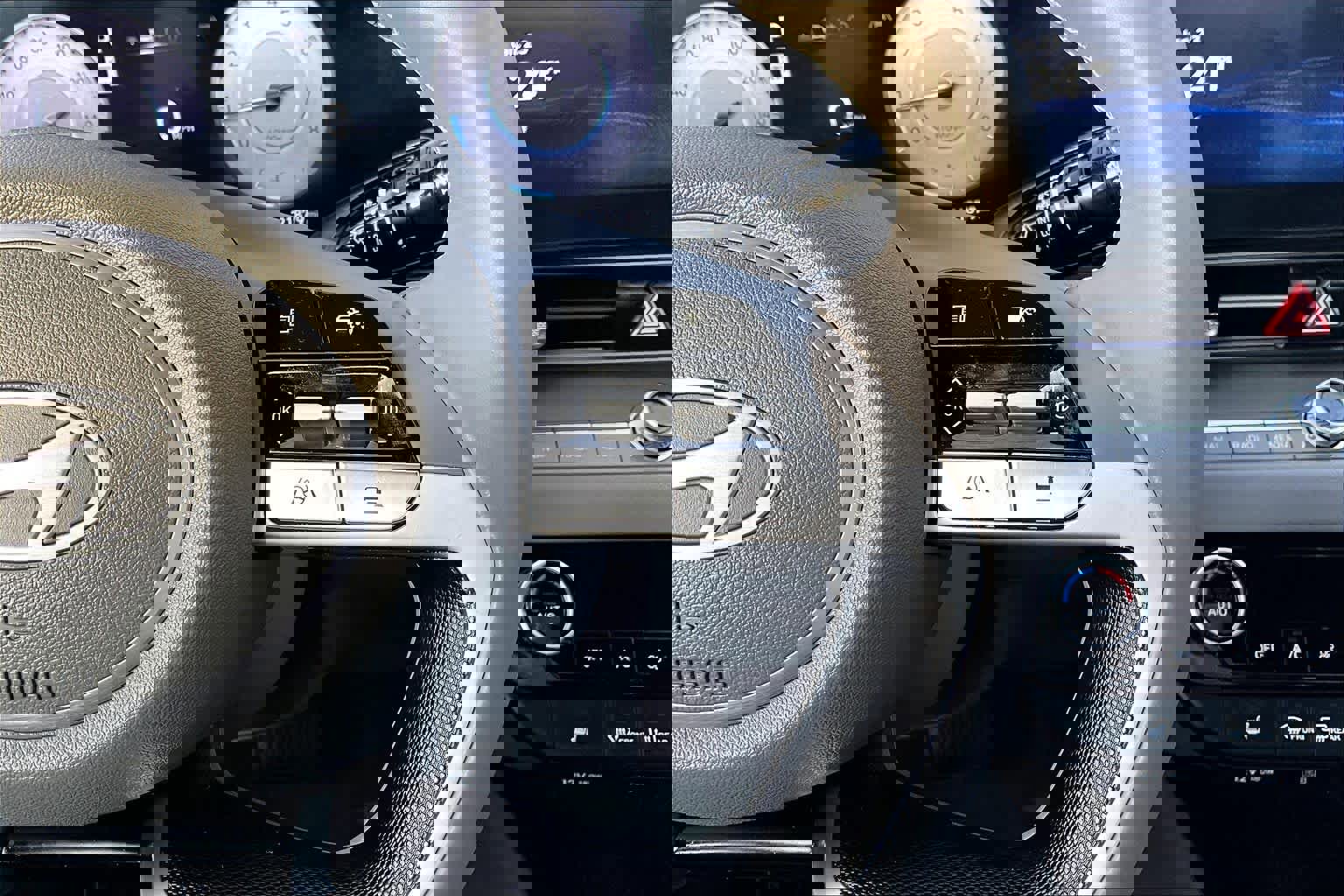 Used 2024 Hyundai Elantra SEL w/ Convenience Package image 24