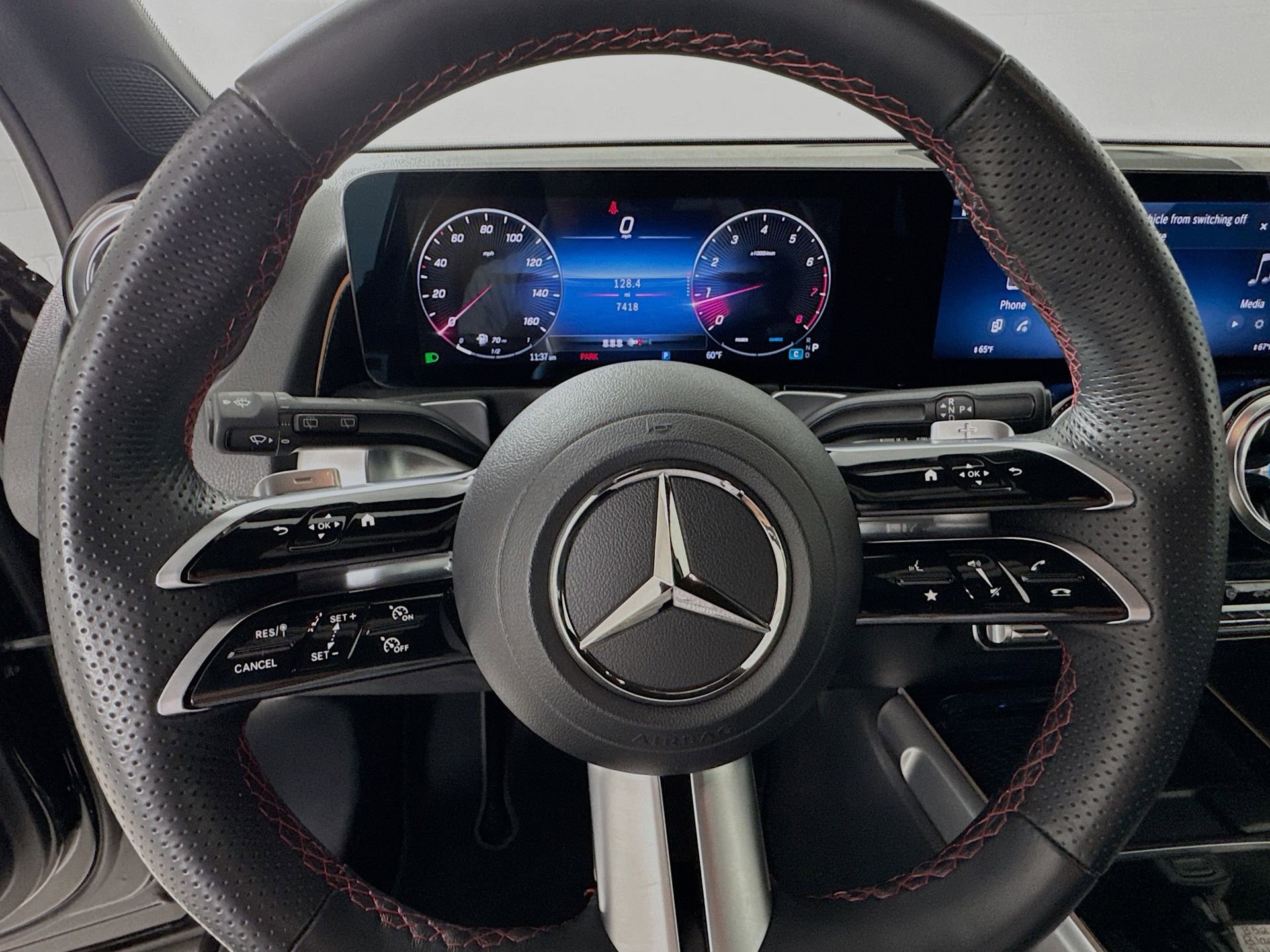 Used 2025 Mercedes-Benz GLB 250 image 12