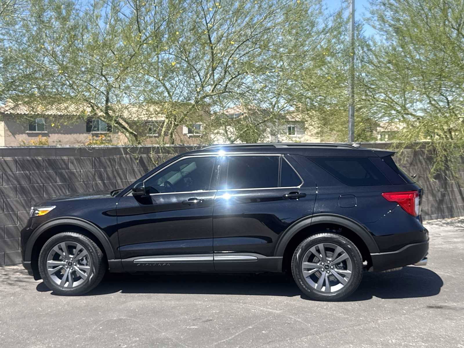 Used 2023 Ford Explorer XLT w/ Equipment Group 202A RWD image 5