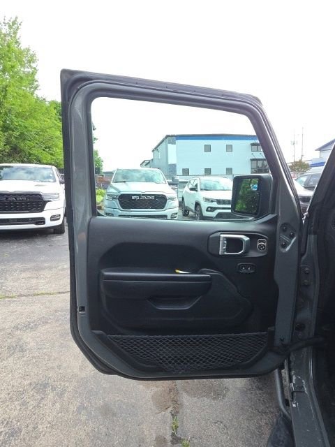 Used 2021 Jeep Wrangler Rubicon AWD/4WD image 12