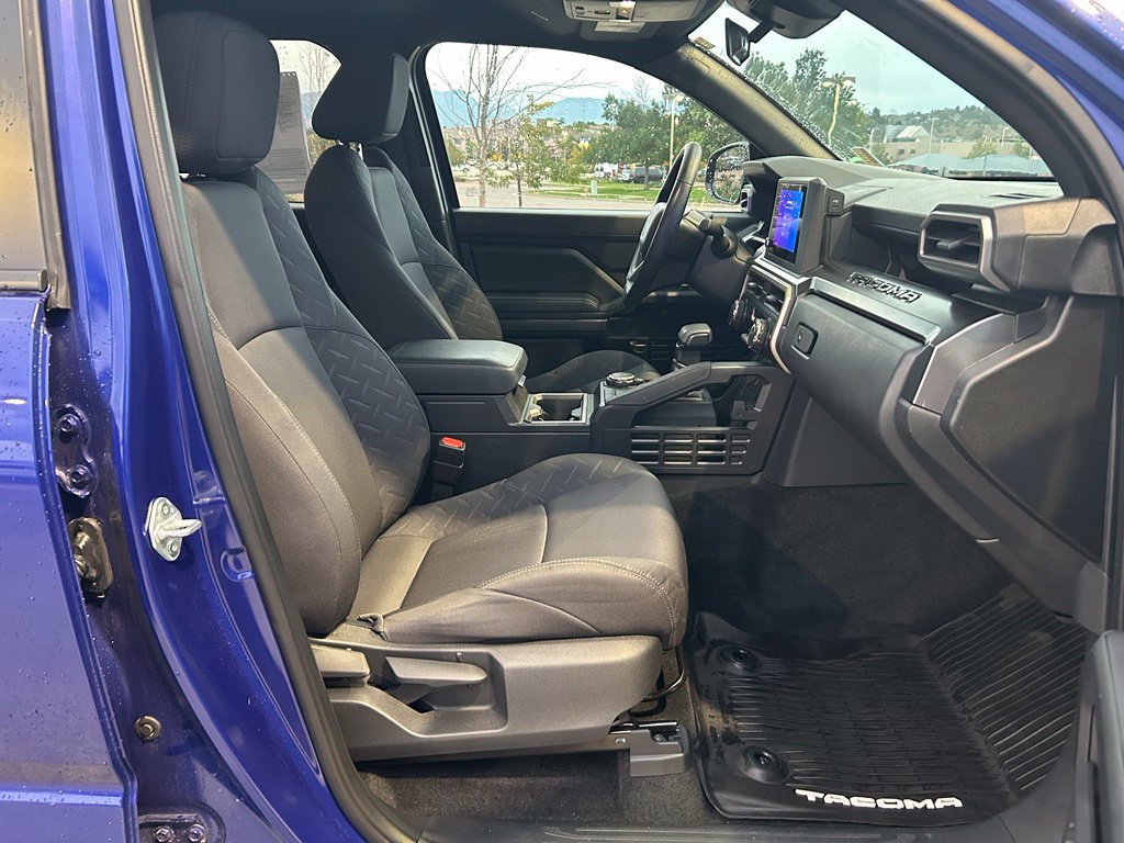 Used 2025 Toyota Tacoma SR5 AWD/4WD image 30