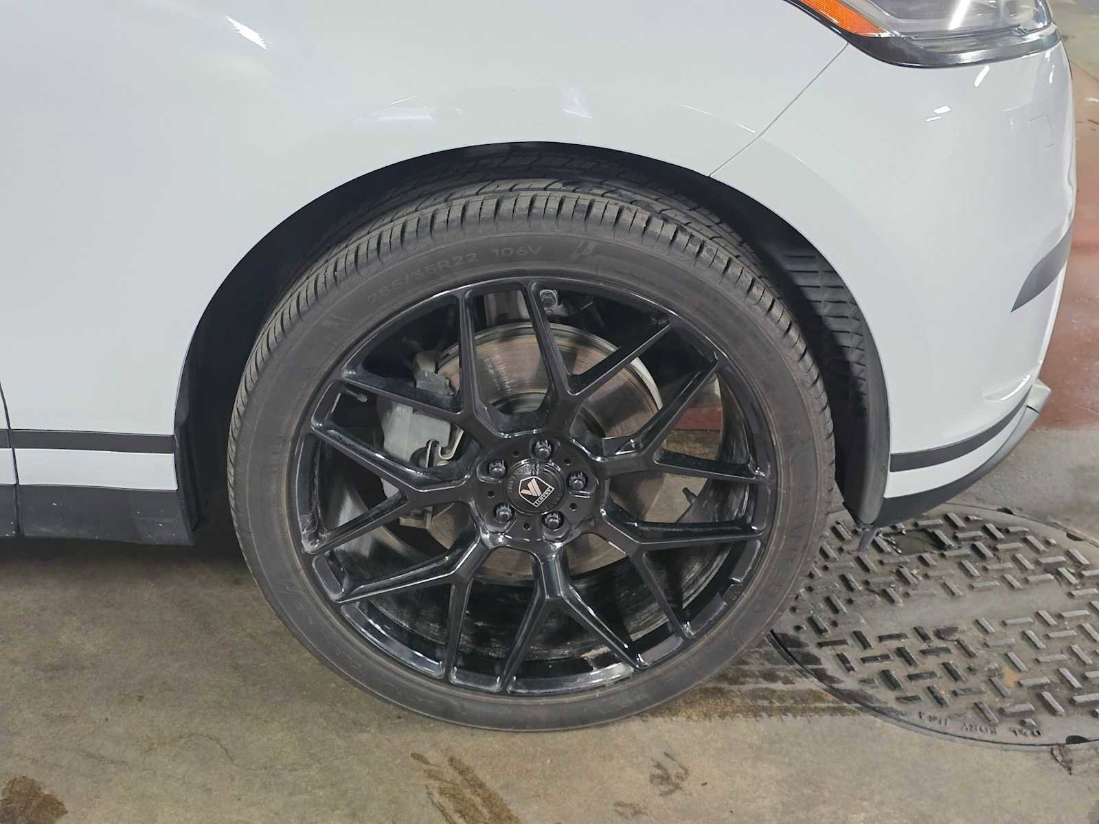 Used 2018 Land Rover Range Rover Velar S image 9