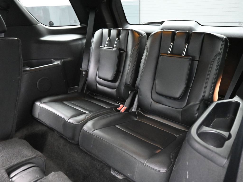 Certified 2017 Ford Explorer XLT w/ Equipment Group 202A FWD image 20