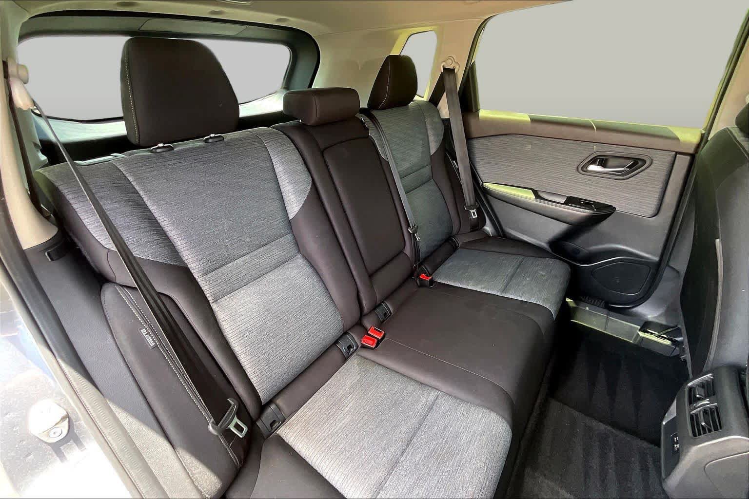 Used 2023 Nissan Rogue SV FWD image 18