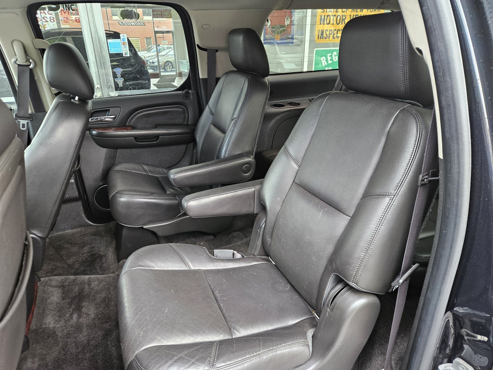 Used 2013 Cadillac Escalade ESV Luxury AWD/4WD image 4