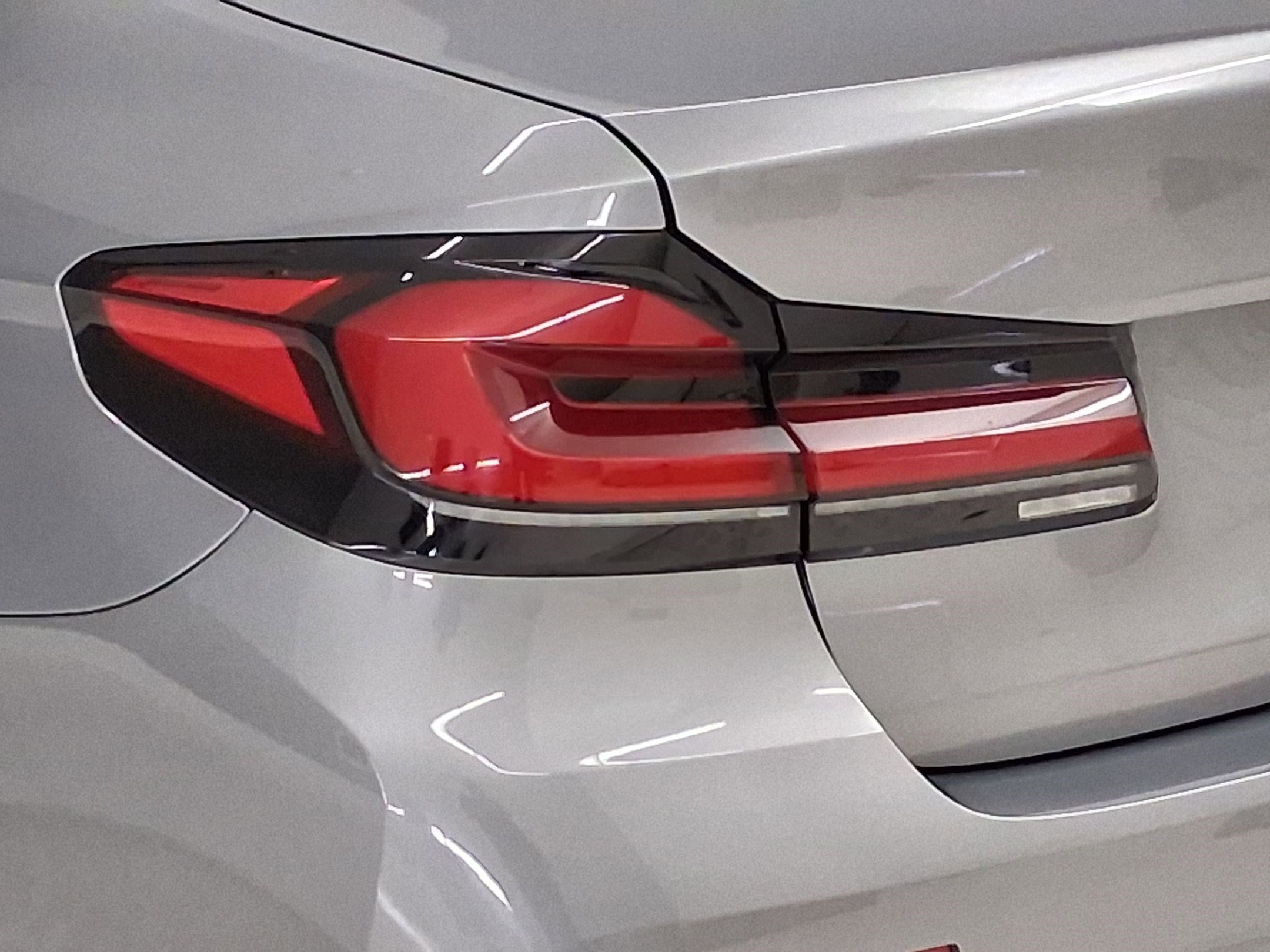 Certified 2023 BMW 530e w/ Convenience Package image 11