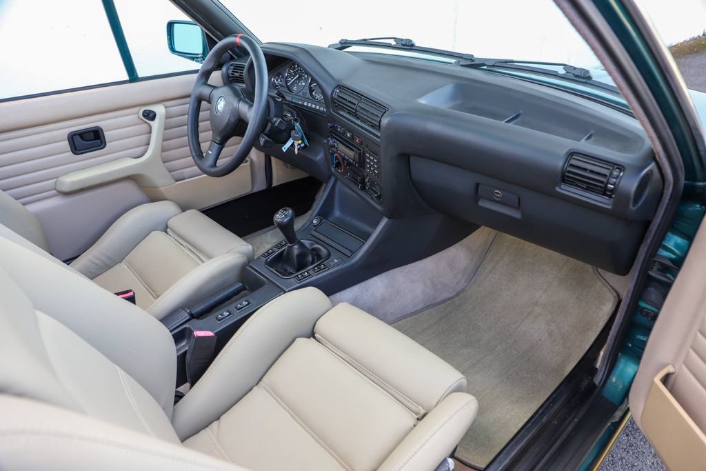 Used 1992 BMW 325i Convertible RWD image 9