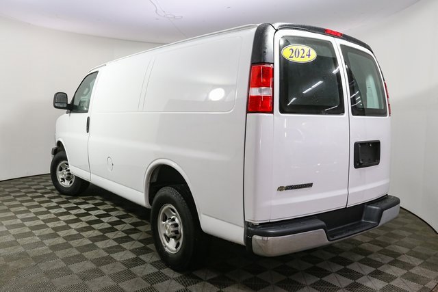 Used 2024 Chevrolet Express 2500 image 7