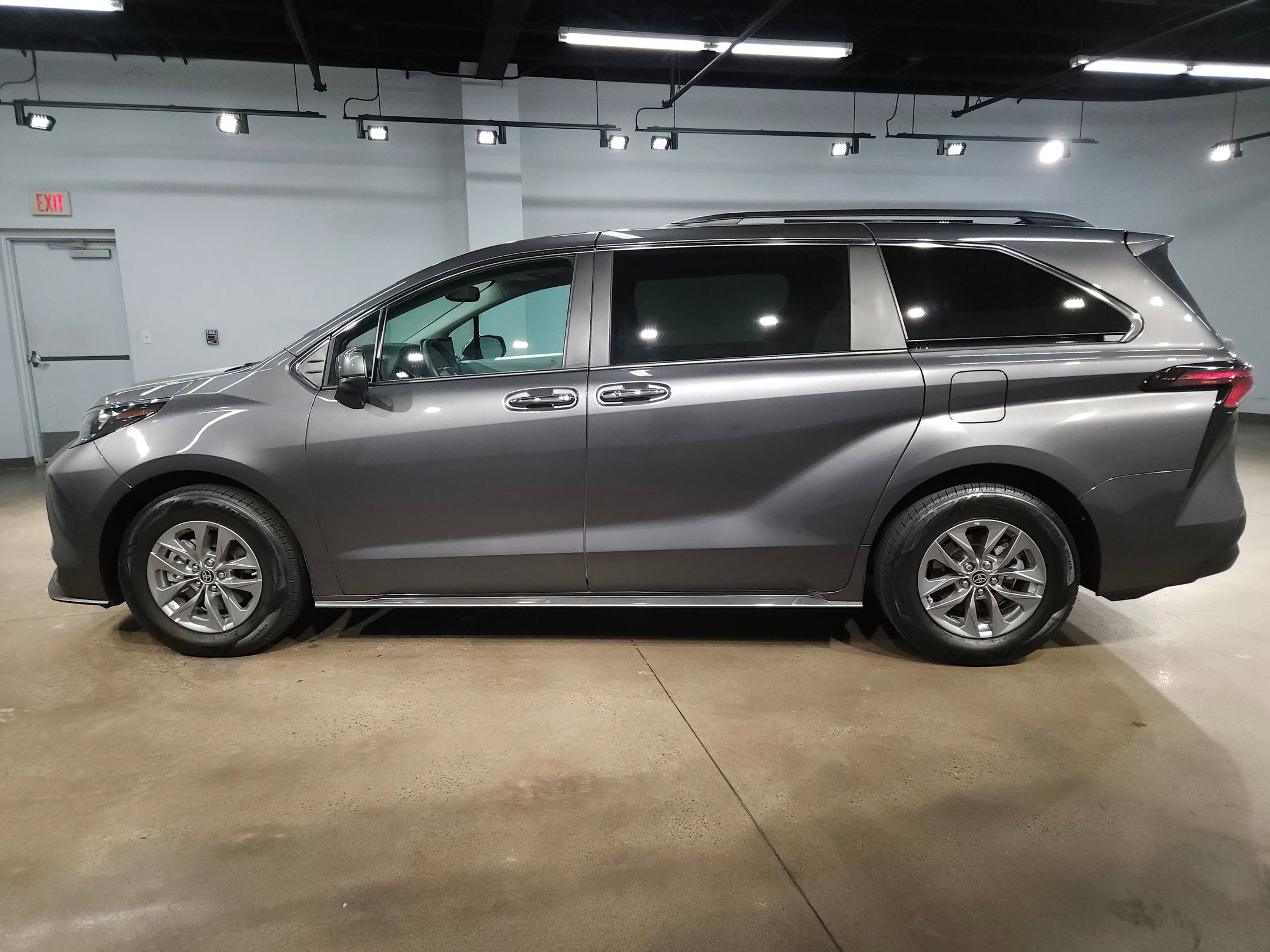 Certified 2025 Toyota Sienna XLE image 4