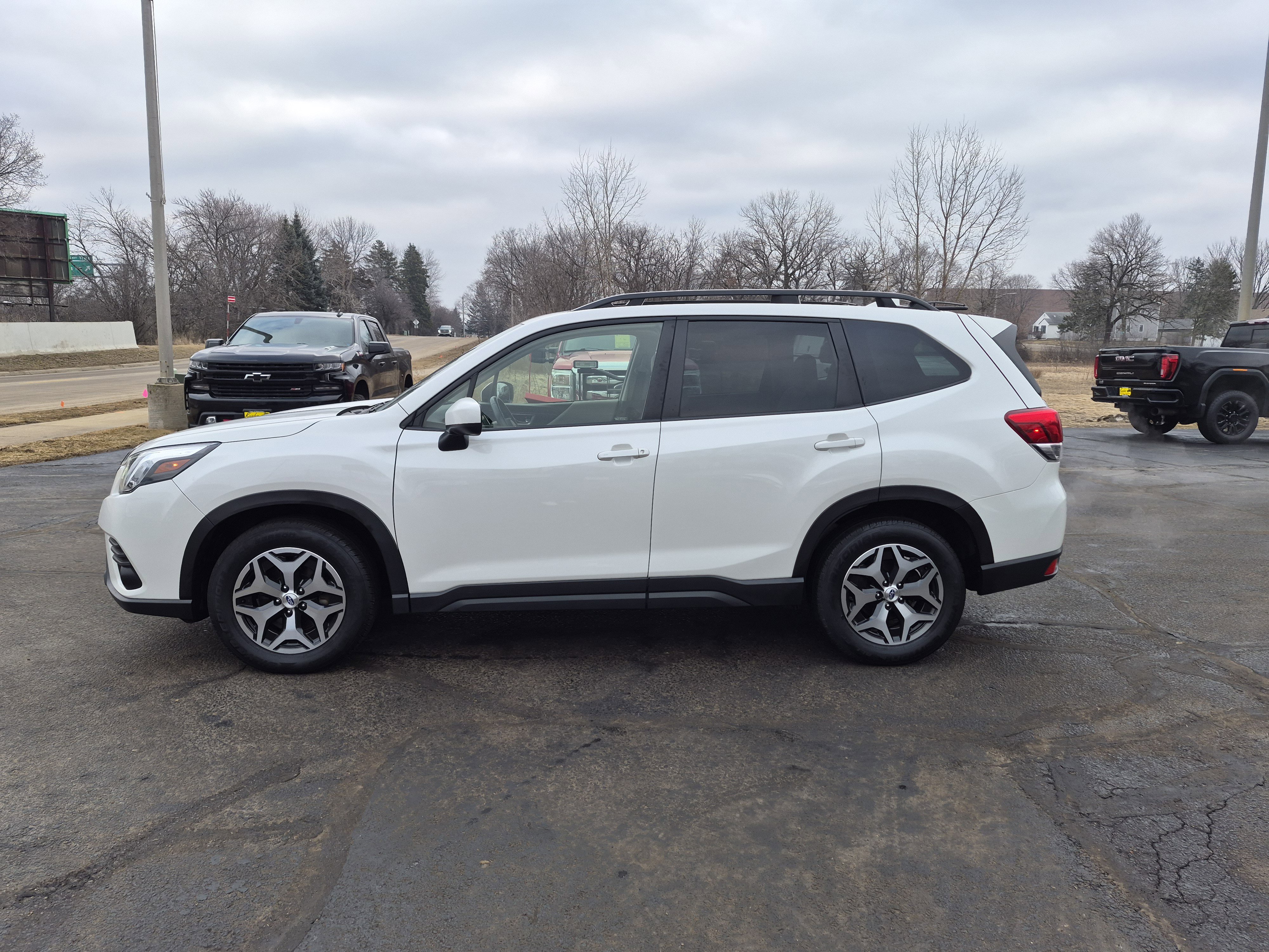 Used 2022 Subaru Forester Premium image 5