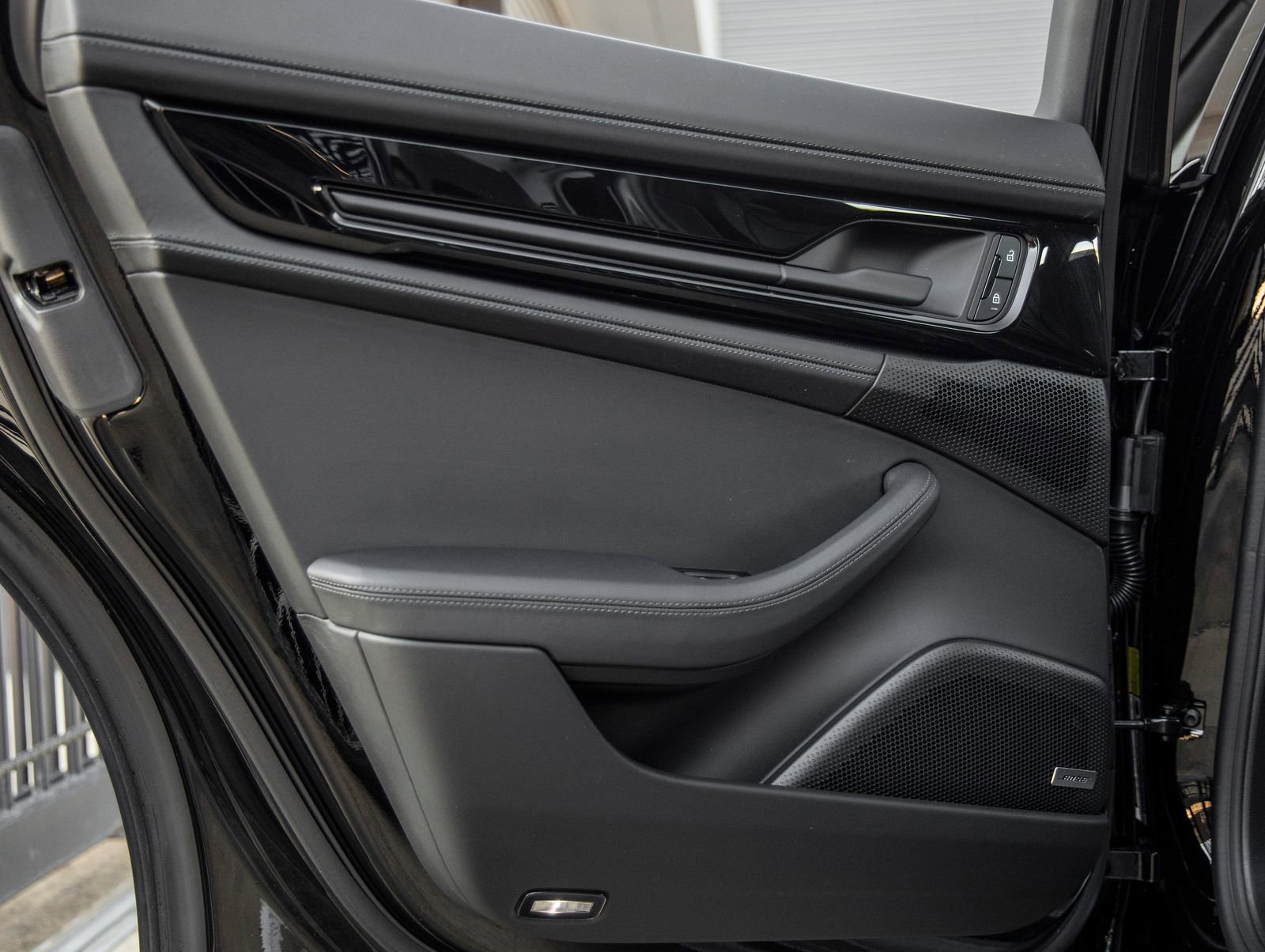 Used 2025 Porsche Panamera Turbo image 31