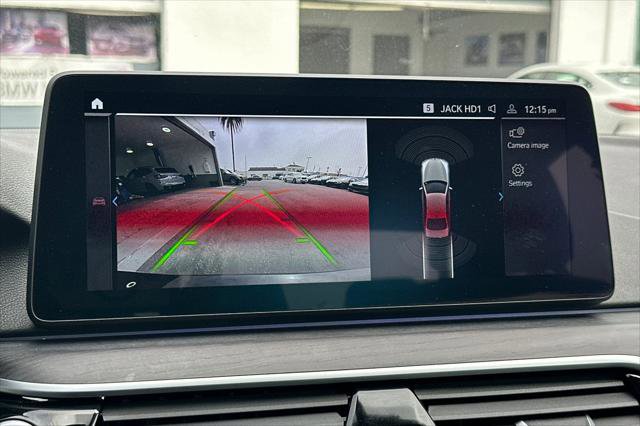 Used 2023 BMW 530e w/ Premium Package image 18