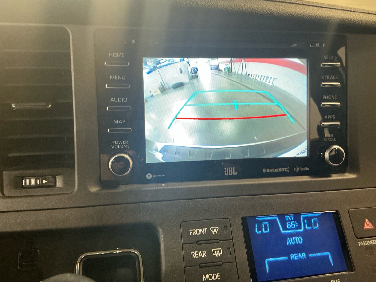 Used 2019 Toyota Sienna SE Premium w/ Carpet Mat Package AWD/4WD image 29