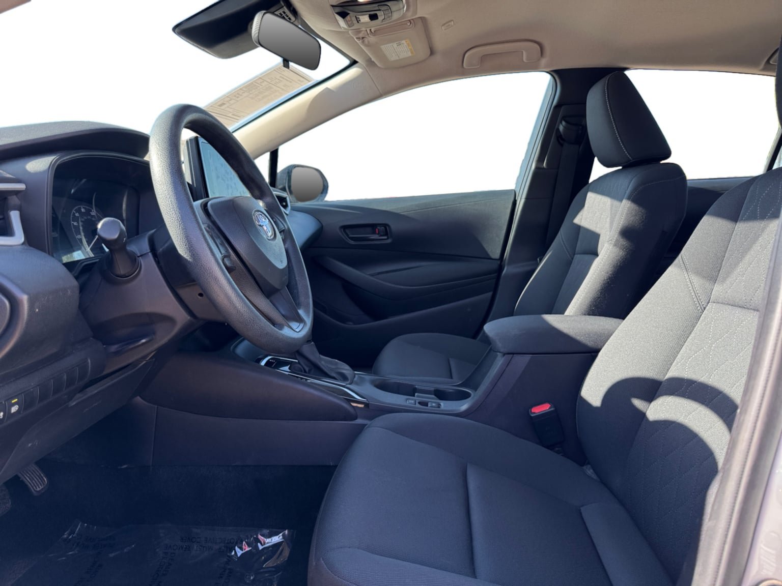 Used 2025 Toyota Corolla LE FWD image 10