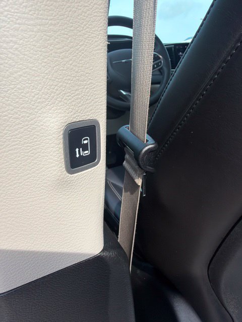 Used 2023 Chrysler Pacifica Touring-L FWD image 13