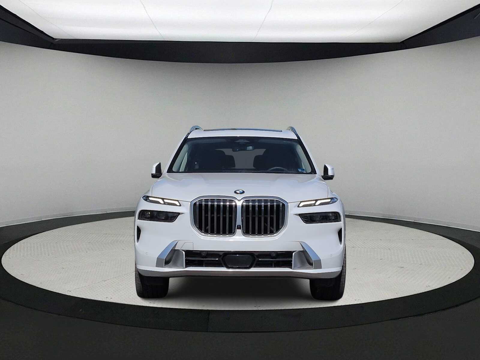 Used 2026 BMW X7 xDrive40i w/ Premium Package AWD/4WD image 3