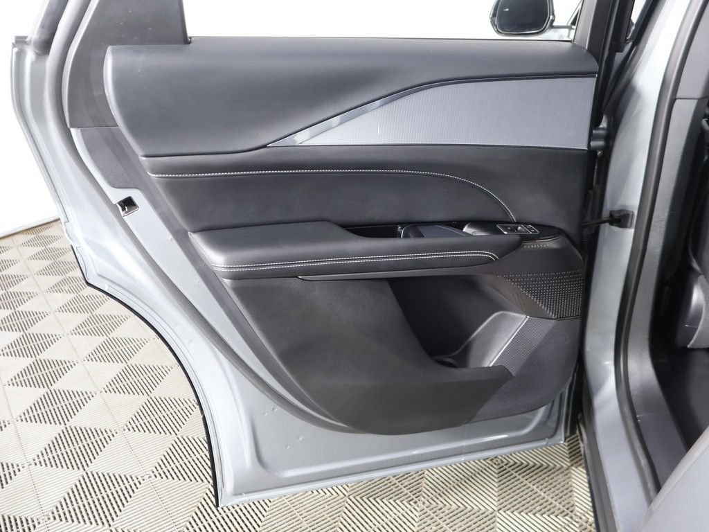 Used 2024 Cadillac Lyriq Tech RWD image 27