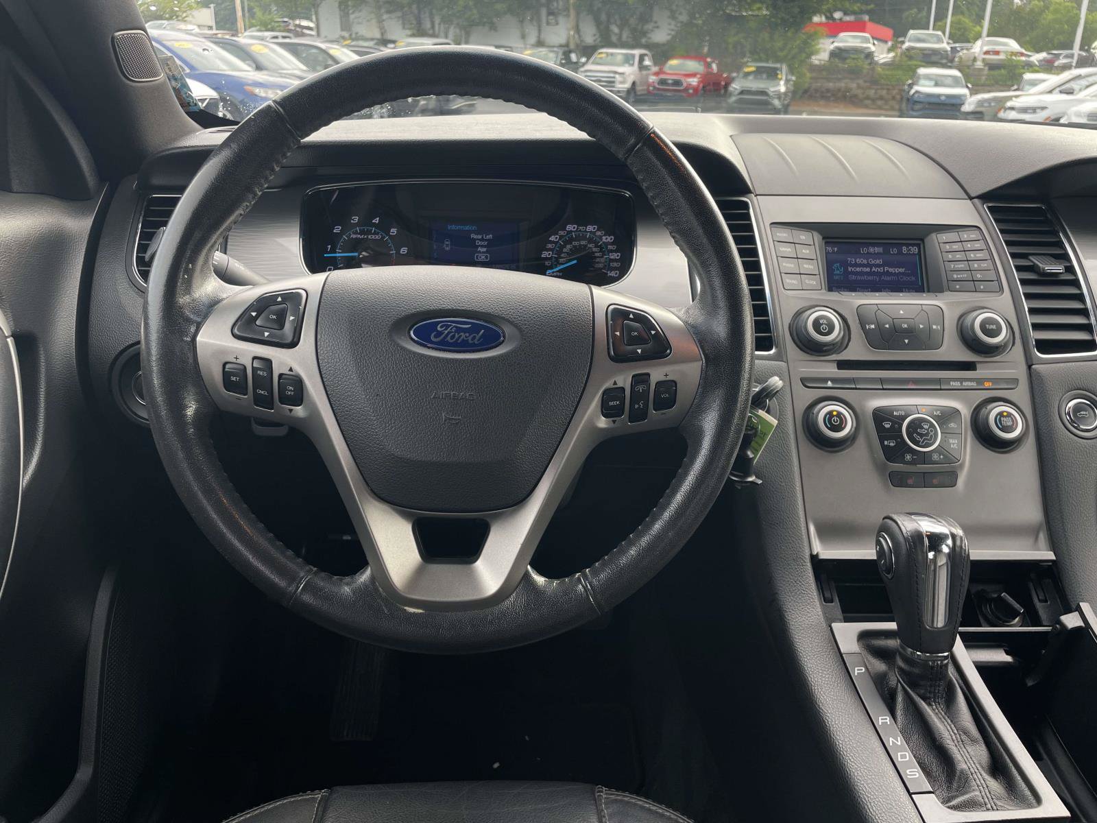 Used 2015 Ford Taurus SEL FWD image 13