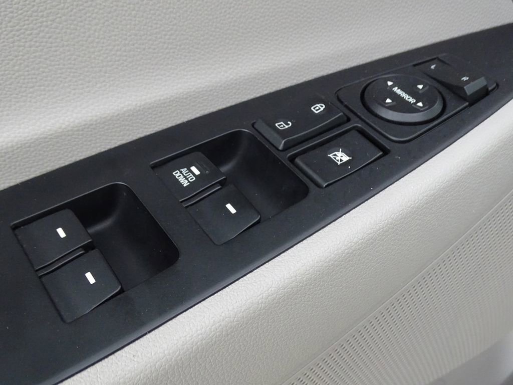 Used 2020 Hyundai Tucson SE image 13