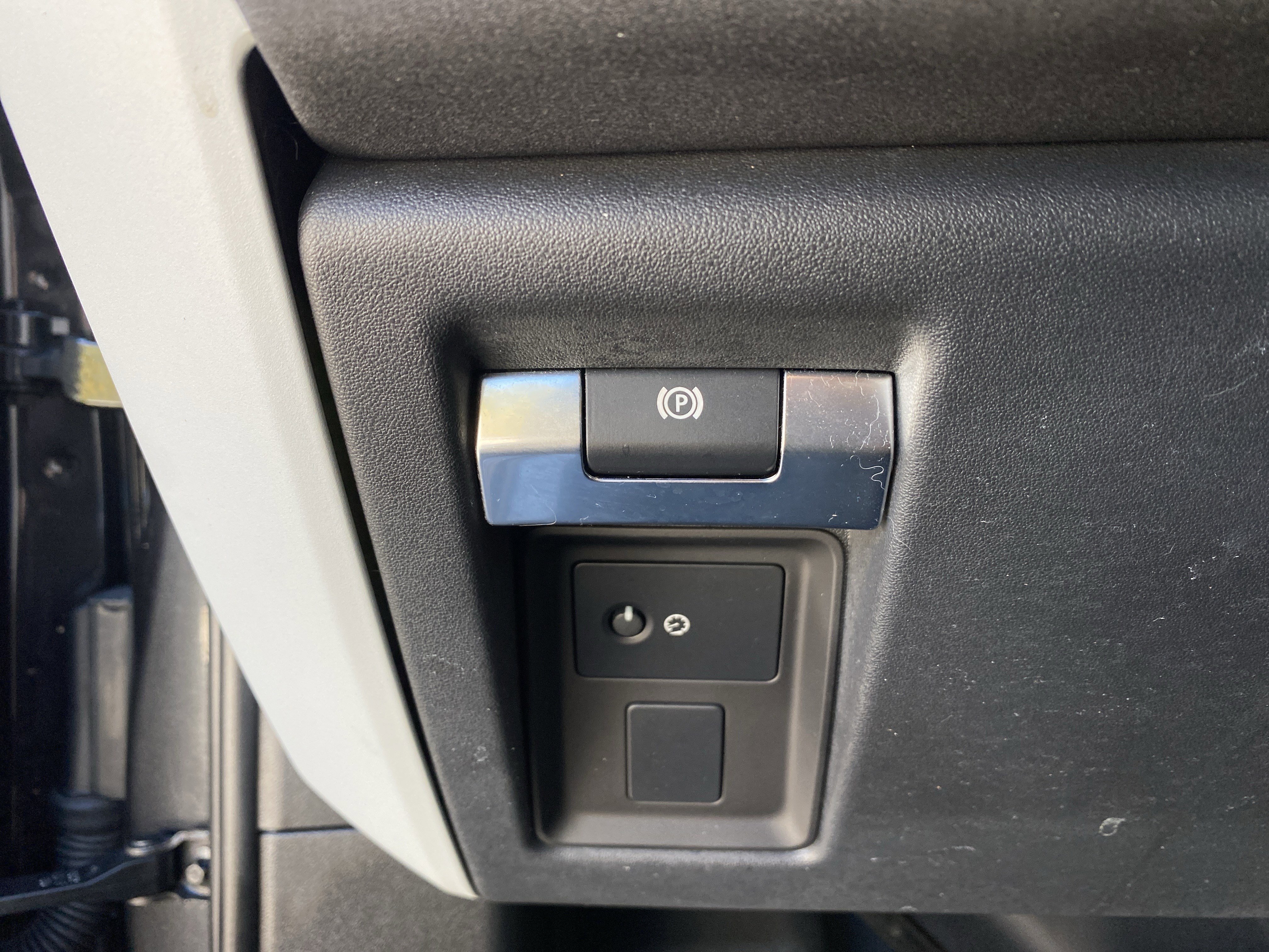 Used 2023 Land Rover Defender 130 X-Dynamic SE image 78