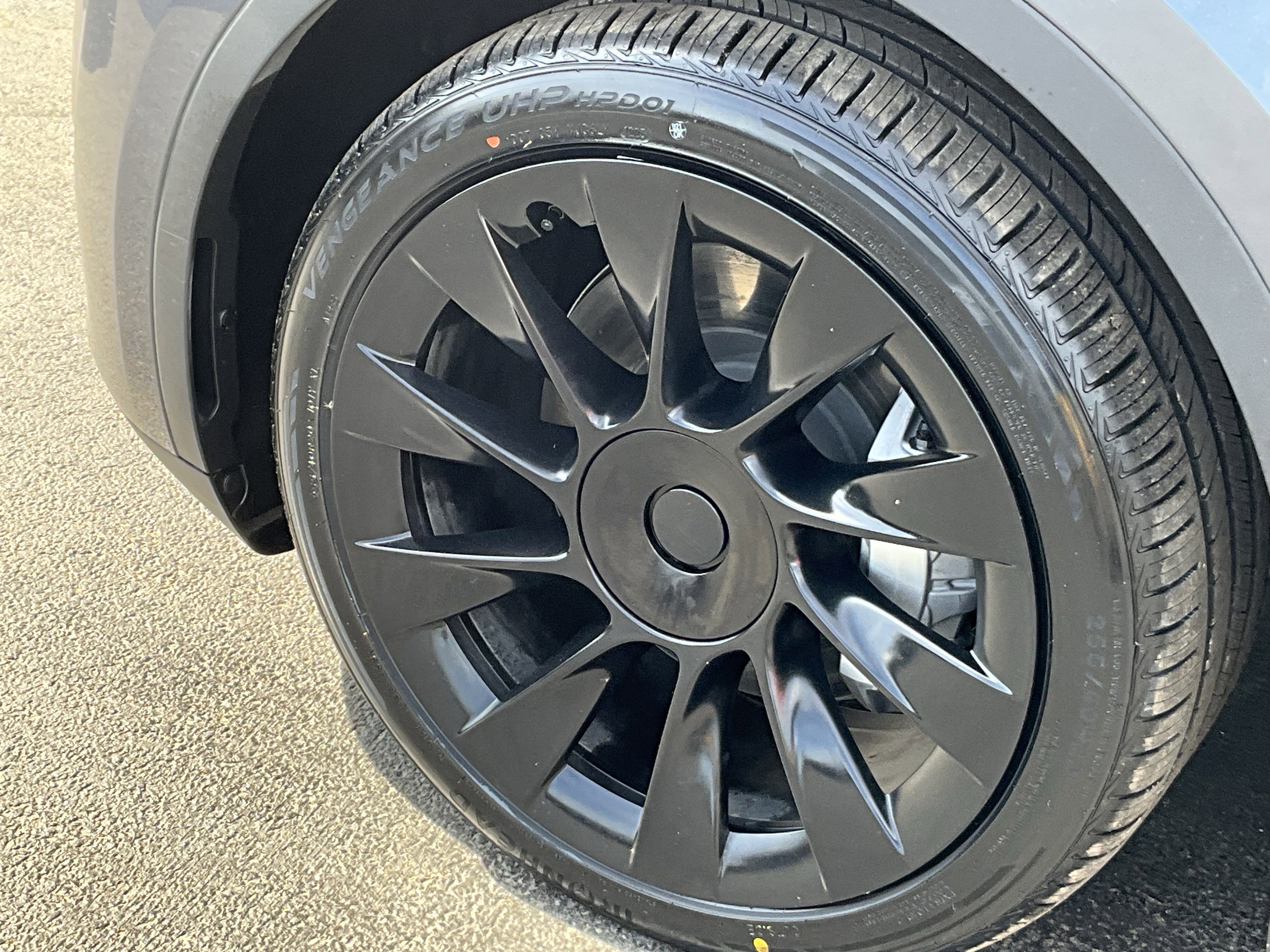 Used 2023 Tesla Model Y Long Range image 17