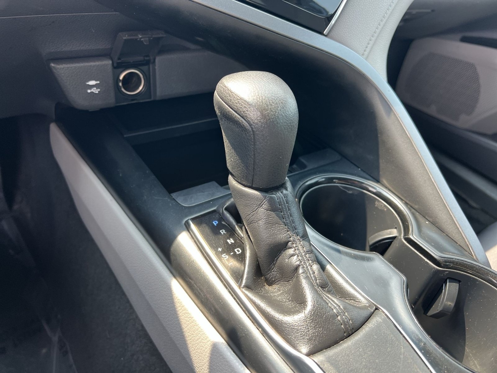 Used 2018 Toyota Camry FWD image 20