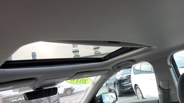 Used 2018 Acura TLX w/ Technology Package FWD image 7