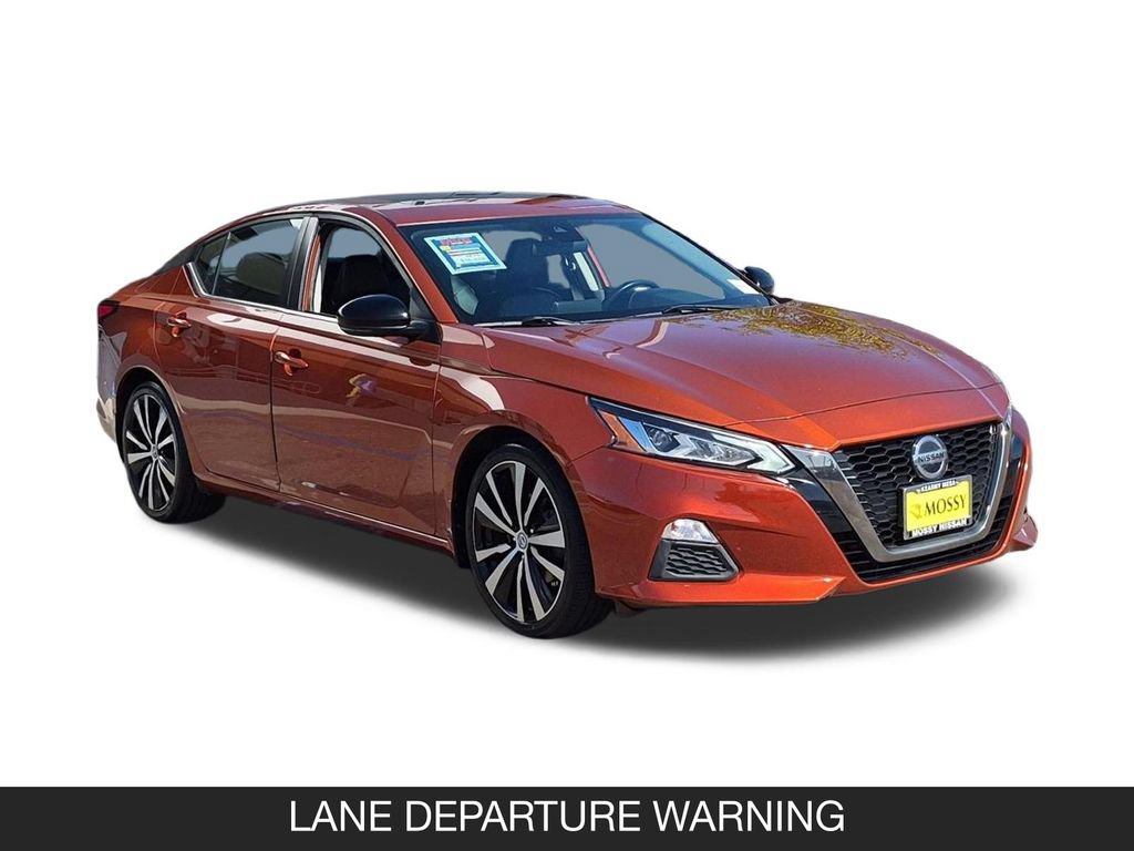 Used 2020 Nissan Altima 2.5 SR w/ Premium Package FWD image 4