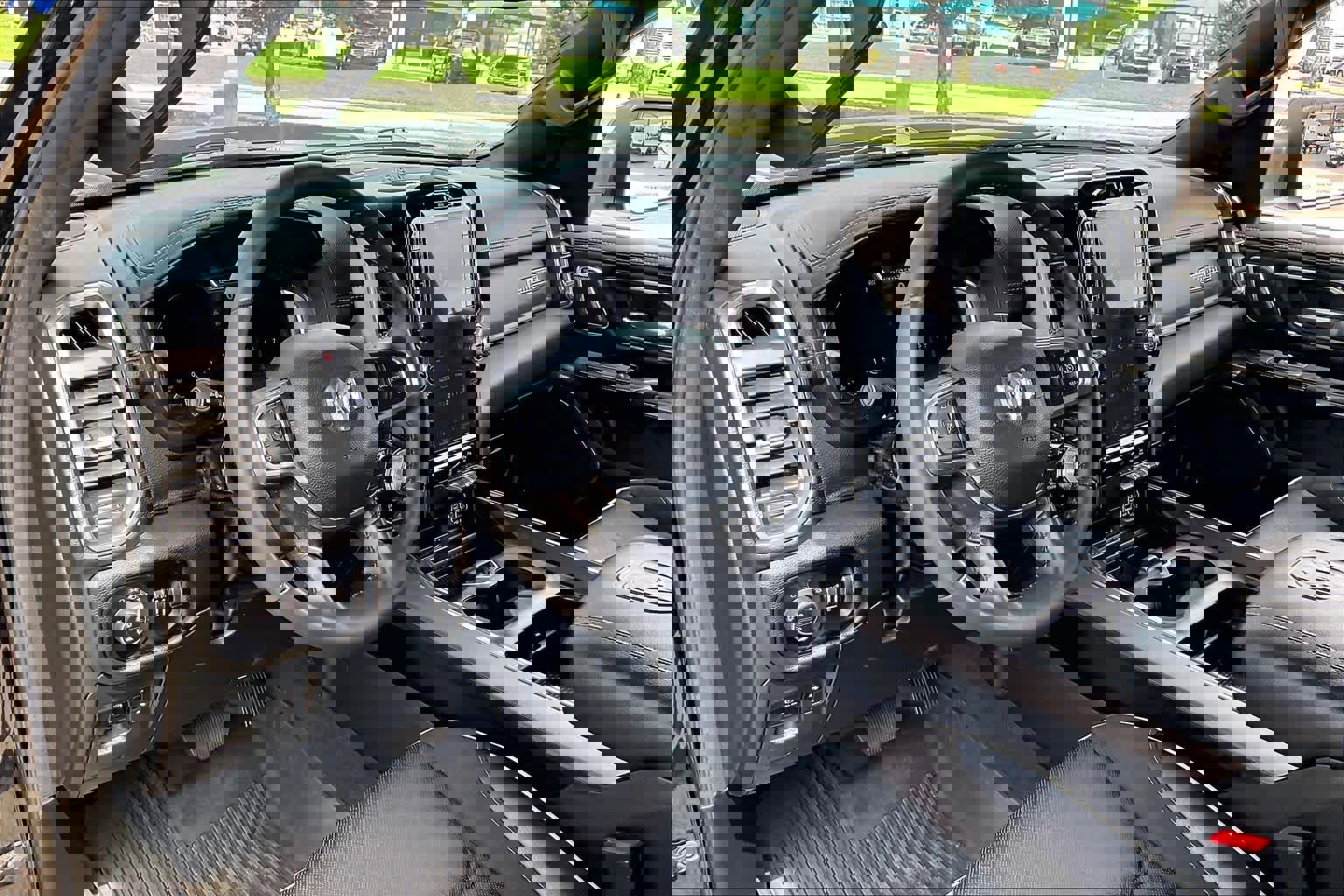 Used 2024 RAM 1500 Laramie AWD/4WD image 17