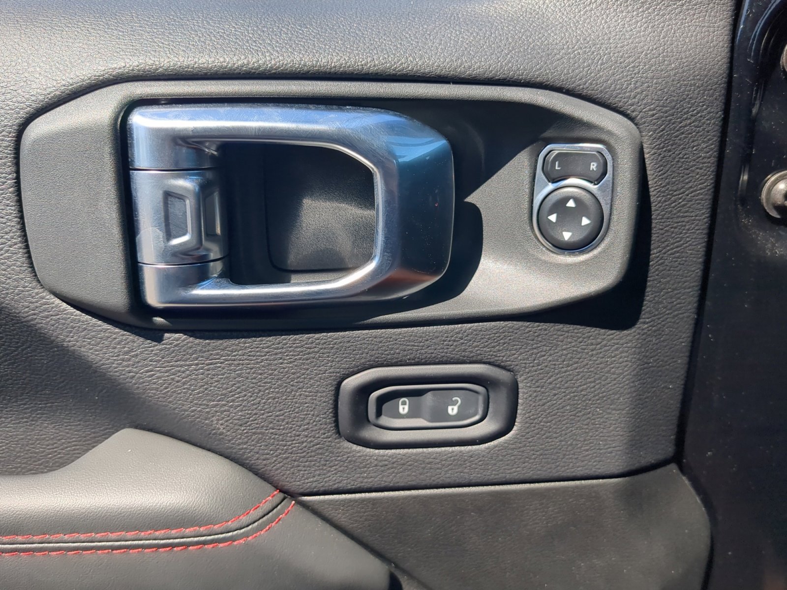 New 2025 Jeep Wrangler Unlimited Rubicon w/ Steel Bumper Group image 16