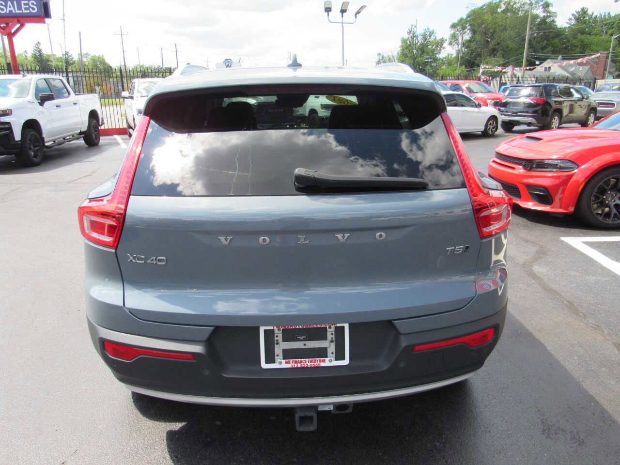 Used 2021 Volvo XC40 T5 Momentum image 7
