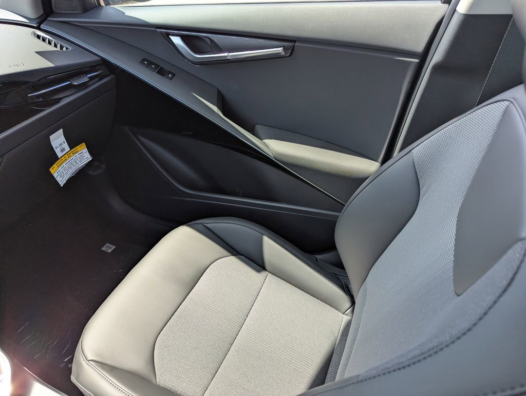 New 2026 Kia Niro Wind FWD image 16