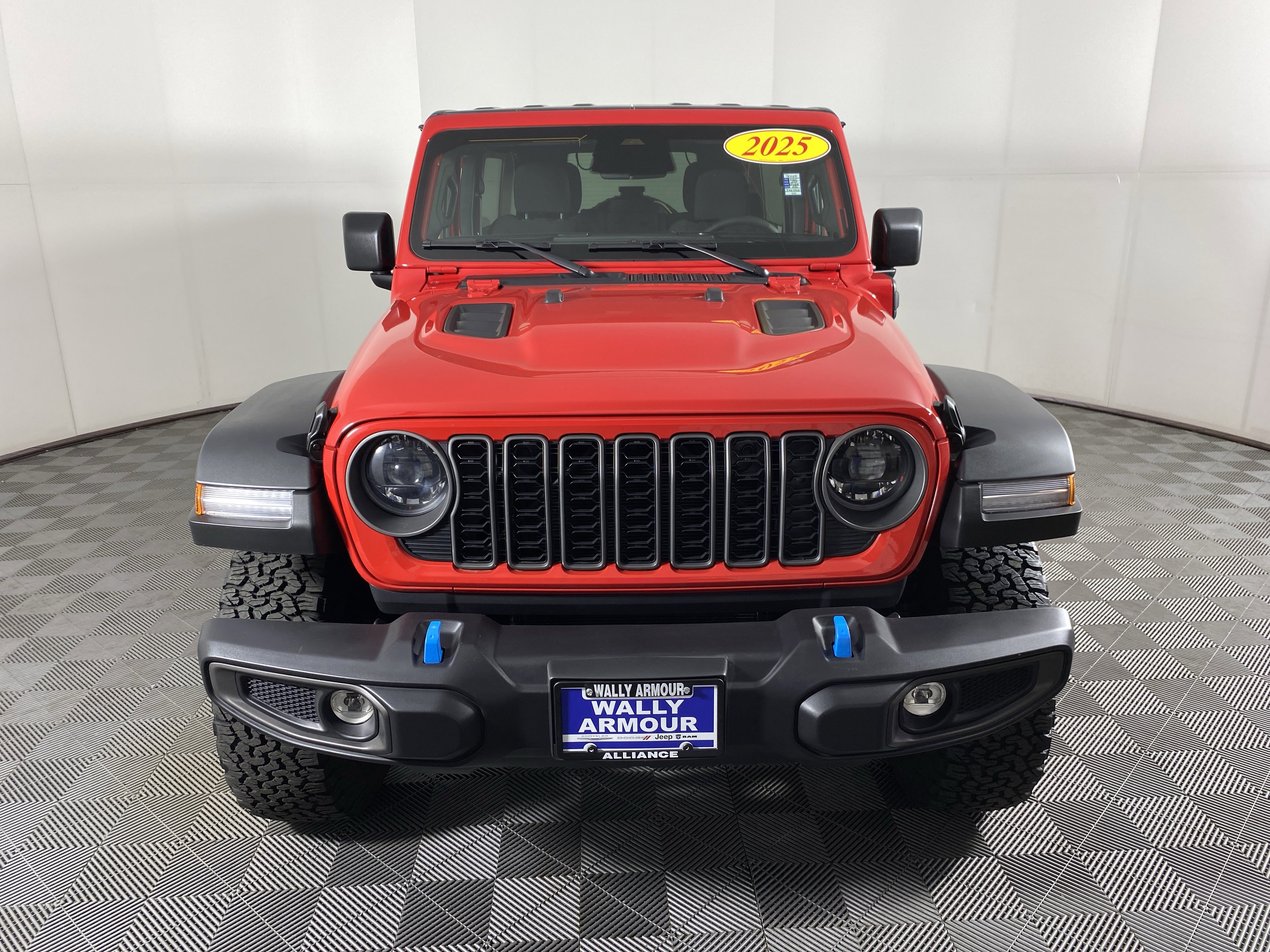 Used 2025 Jeep Wrangler Unlimited Rubicon 4xe w/ Safety Group AWD/4WD image 12