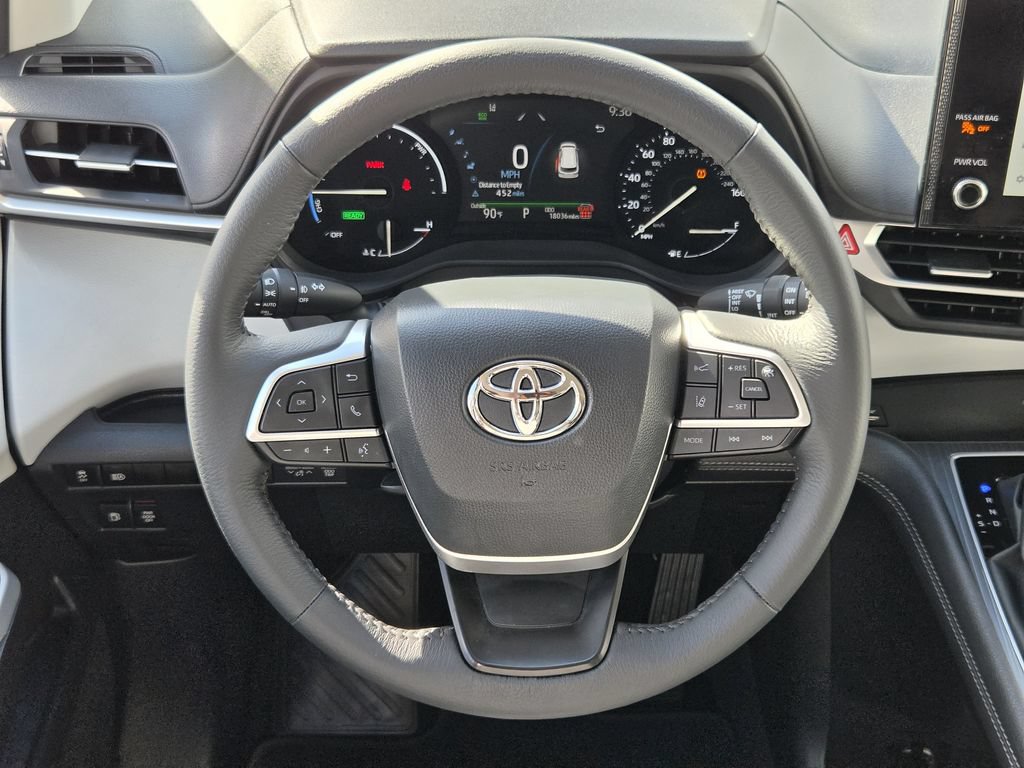Used 2025 Toyota Sienna XLE FWD image 15