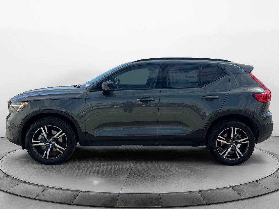 New 2026 Volvo XC40 B4 Core w/ Protection Package Premier FWD image 4