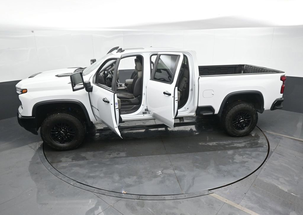 Used 2024 Chevrolet Silverado 2500 ZR2 w/ Technology Package image 56