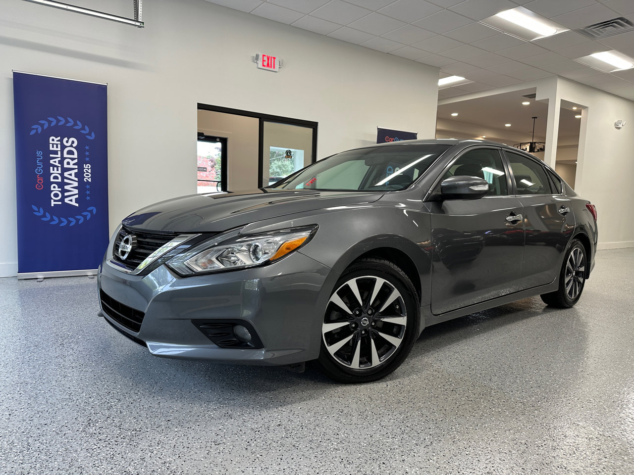 Used 2016 Nissan Altima 2.5 SL w/ 2.5 Technology Package image 2