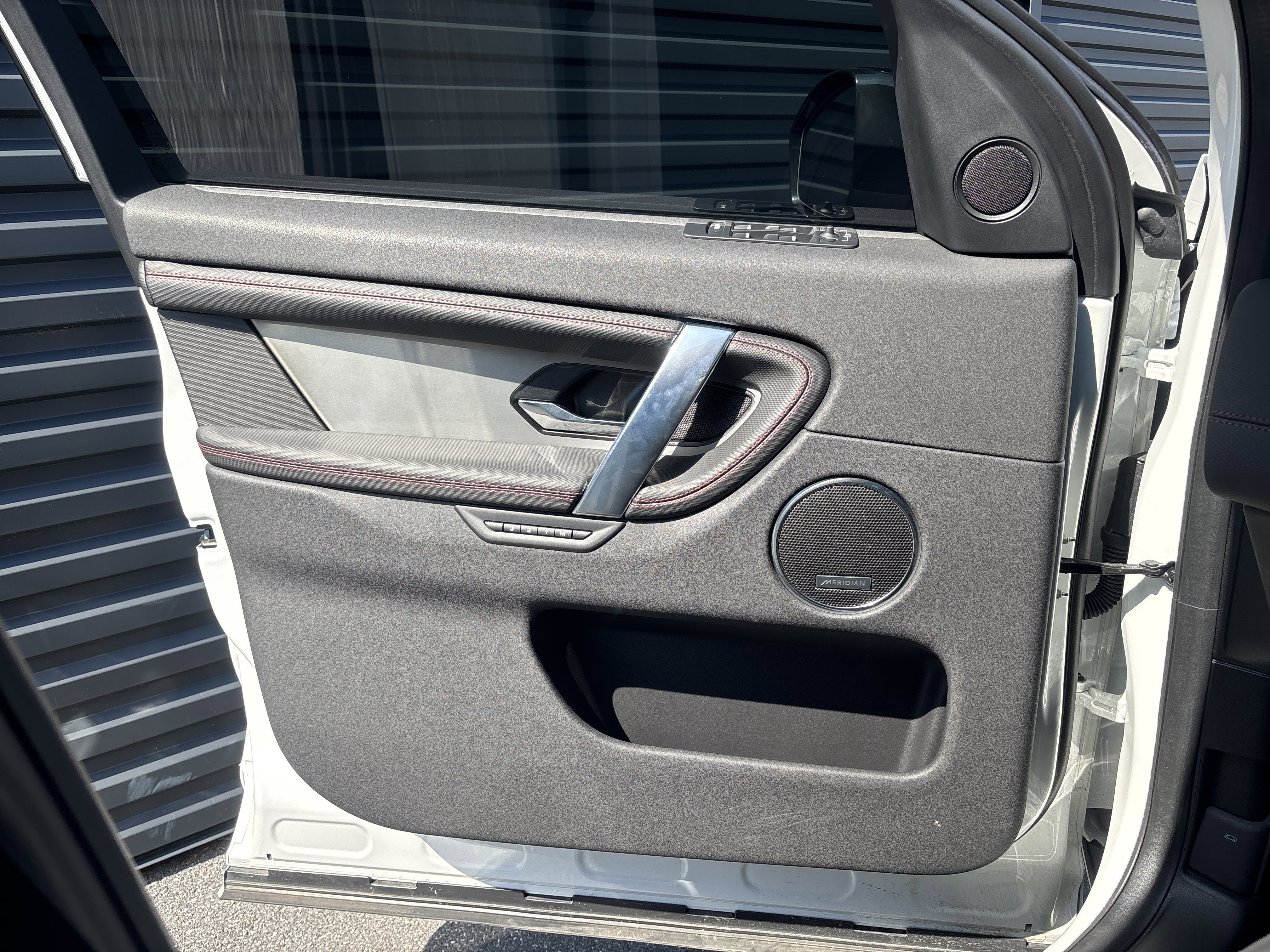 Used 2023 Land Rover Discovery Sport SE R-Dynamic image 14