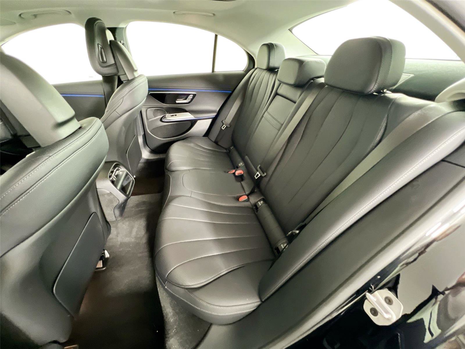 Used 2025 Mercedes-Benz E 350 4MATIC Sedan image 25