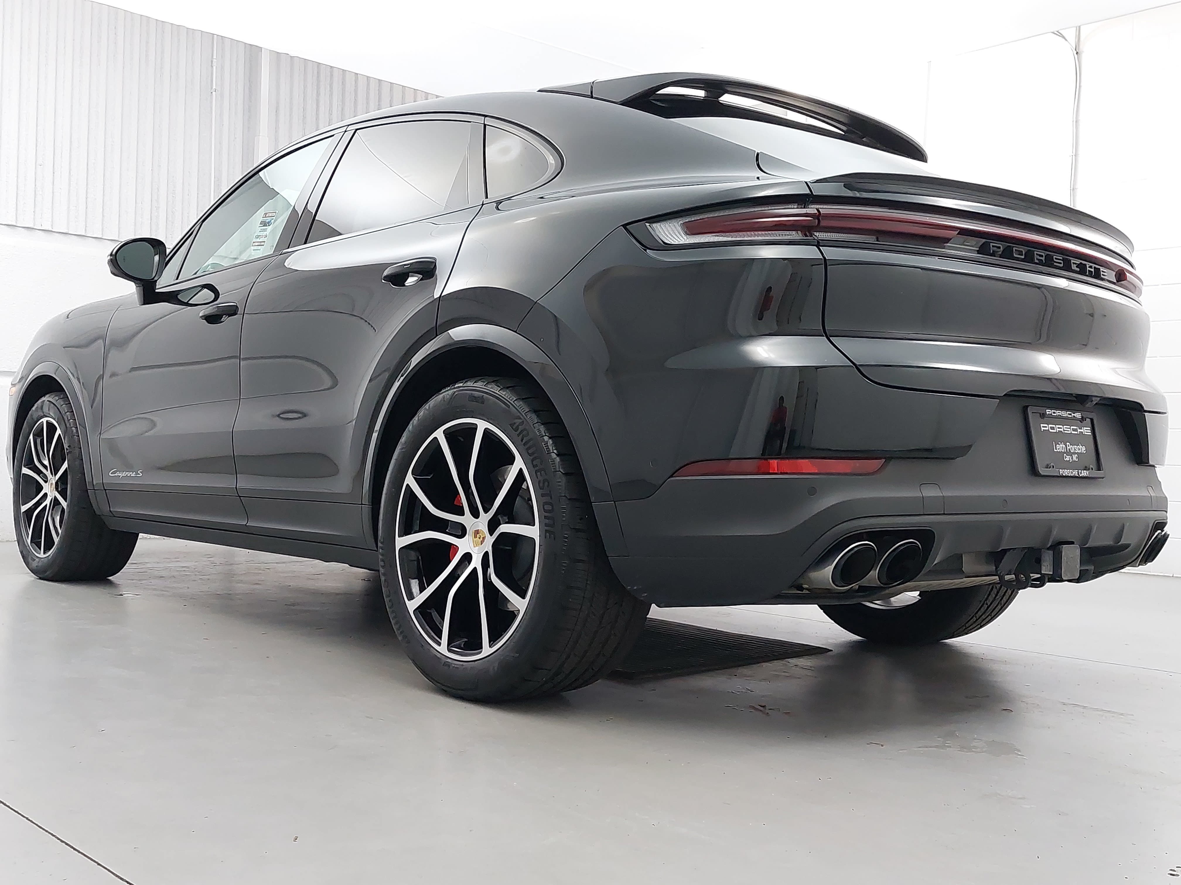 Certified 2024 Porsche Cayenne S AWD/4WD image 3
