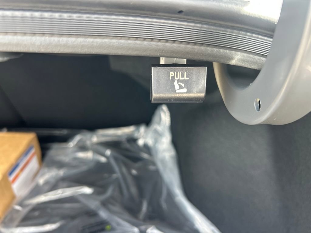 Used 2025 Hyundai Elantra Limited image 28