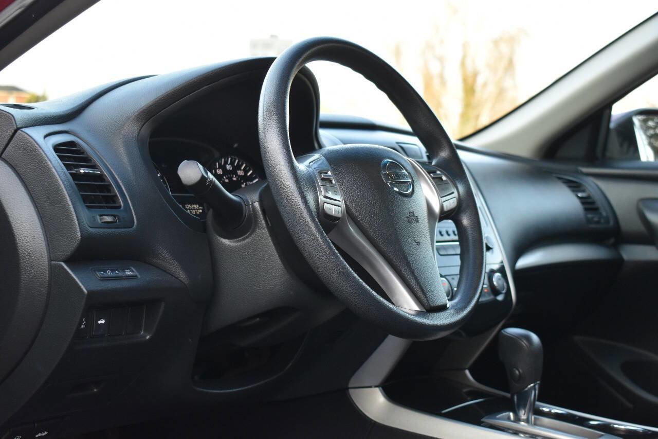 Used 2014 Nissan Altima 2.5 S w/ Sport Value Package image 19
