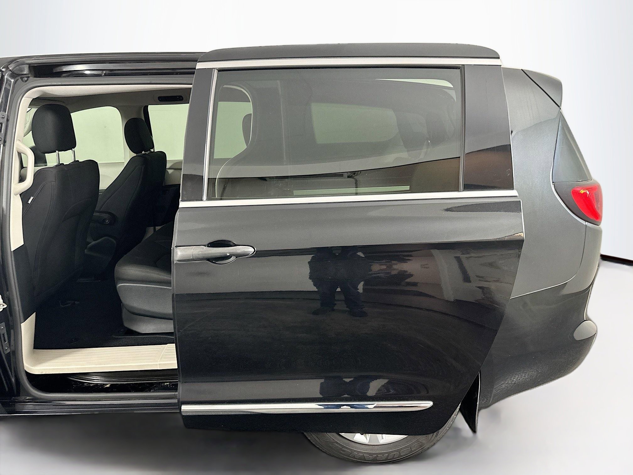 Used 2018 Chrysler Pacifica L image 24