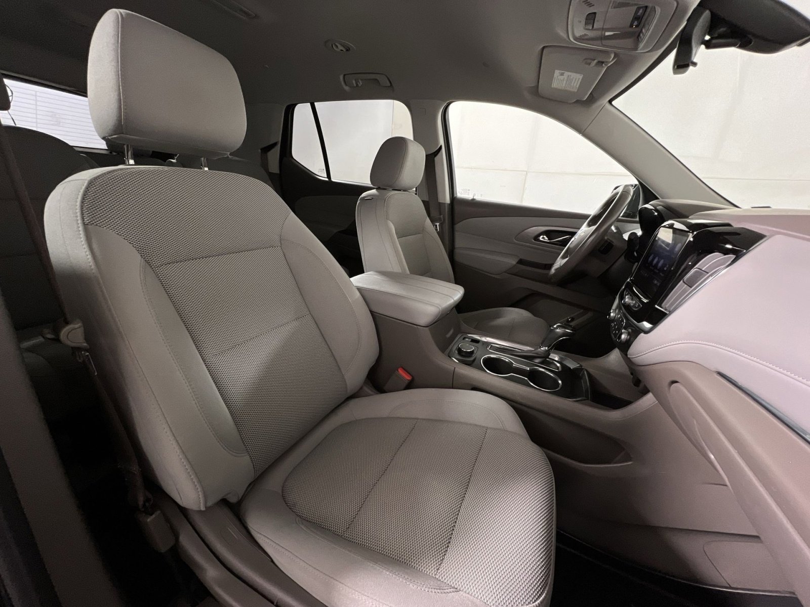 Used 2020 Chevrolet Traverse LT FWD image 24