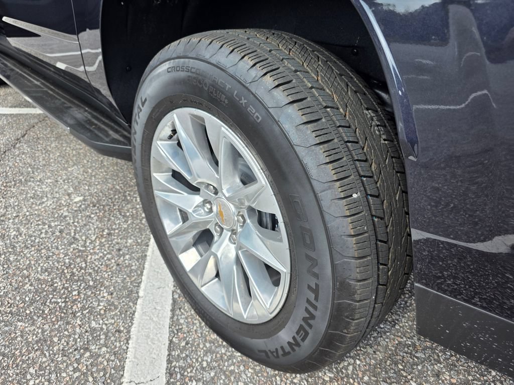 New 2026 Chevrolet Suburban Premier RWD image 24