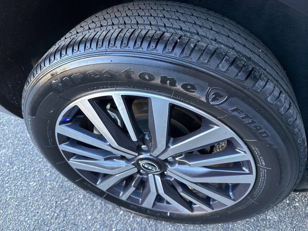 Used 2024 Nissan Kicks SV image 12