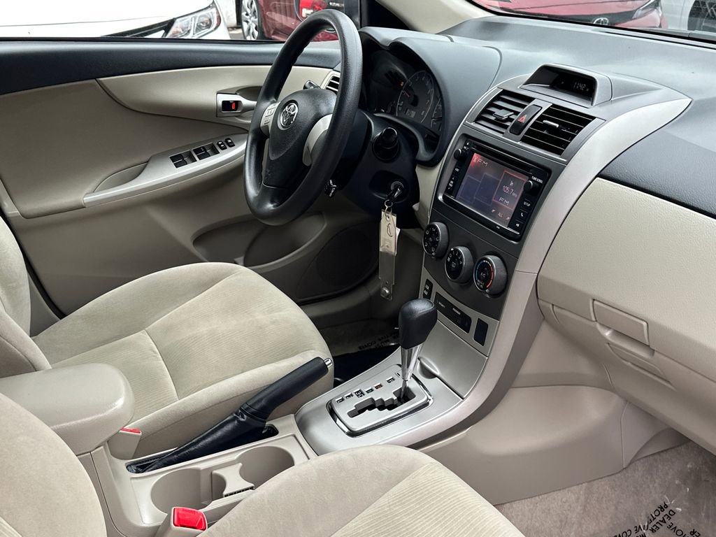 Used 2013 Toyota Corolla LE image 10